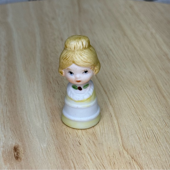 Vintage Porcelain Thimble Doll, from the "Days to Remember" series by Enesco. - Picture 1 of 12